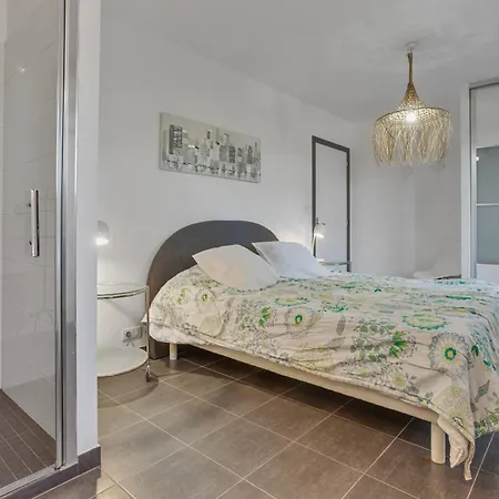 2 Apartment *